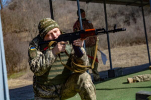 Близько 200 резервістів підрозділів територіальної оборони Полтавської області виконували навчальні вправи зі стрілецькою зброєю.