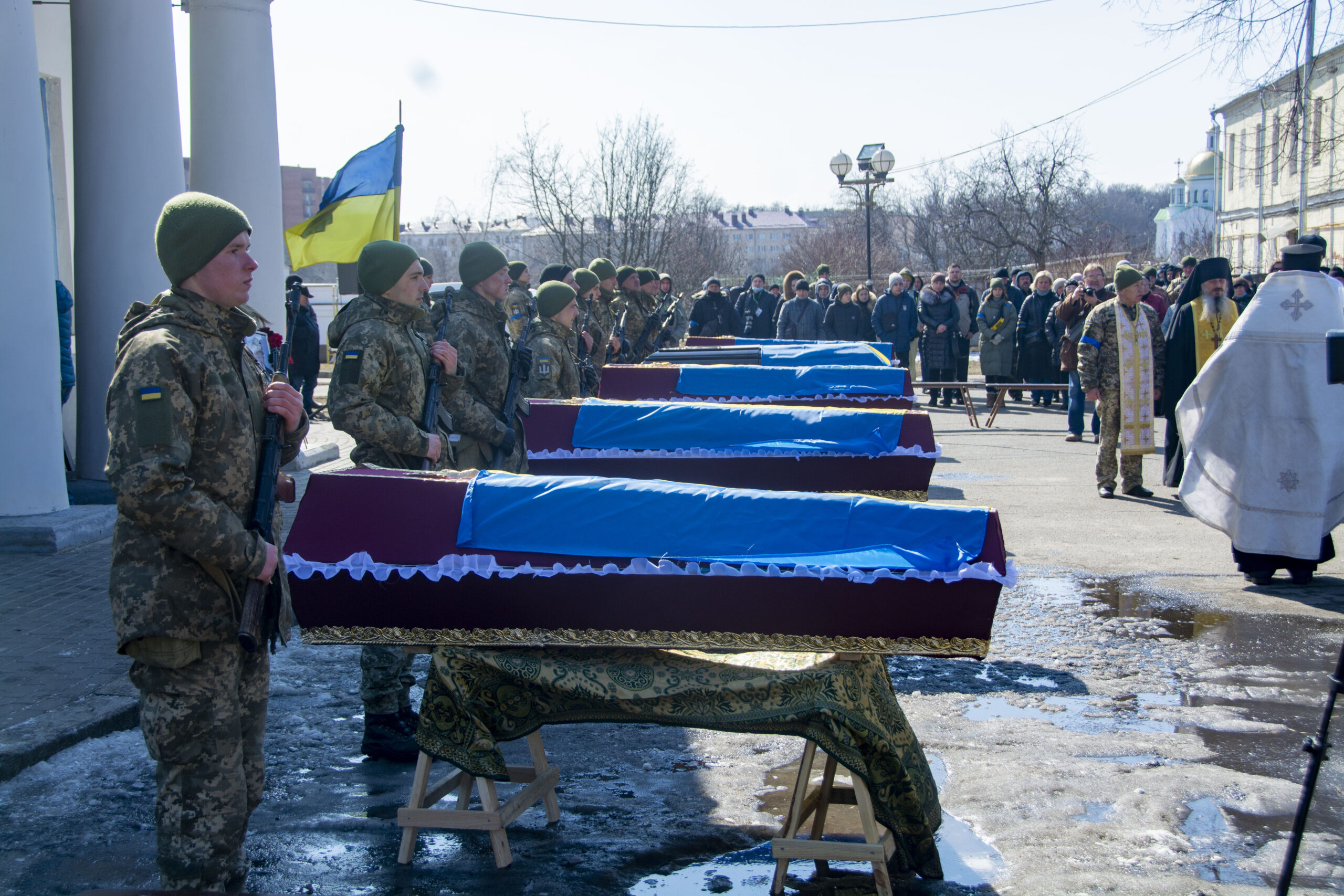 Полтава провела в останню путь п’ятьох українських захисників, які загинули, захищаючи українську землю від російських окупантів.
