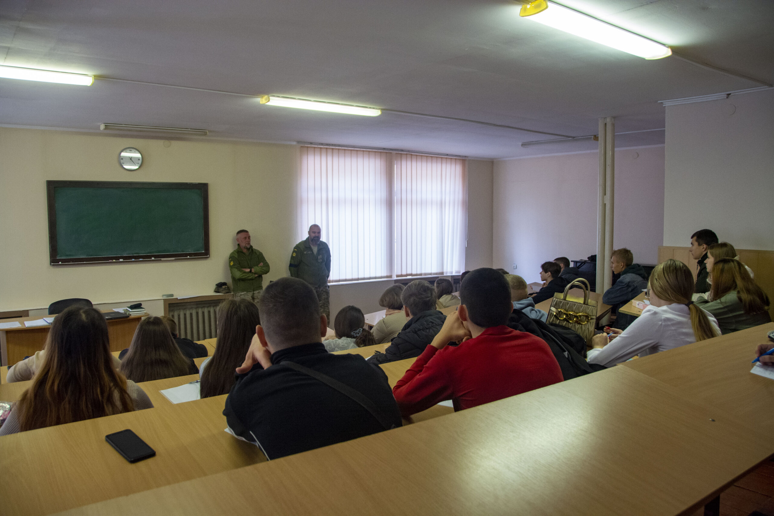 Військовослужбовці Полтавського ТЦК та СП надають допомогу у проведені уроків Захист України