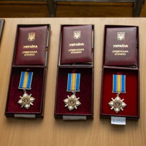 Шість орденів та відзнак, якими були нагороджені полеглі воїни Полтавщини, передали сьогодні їх рідним