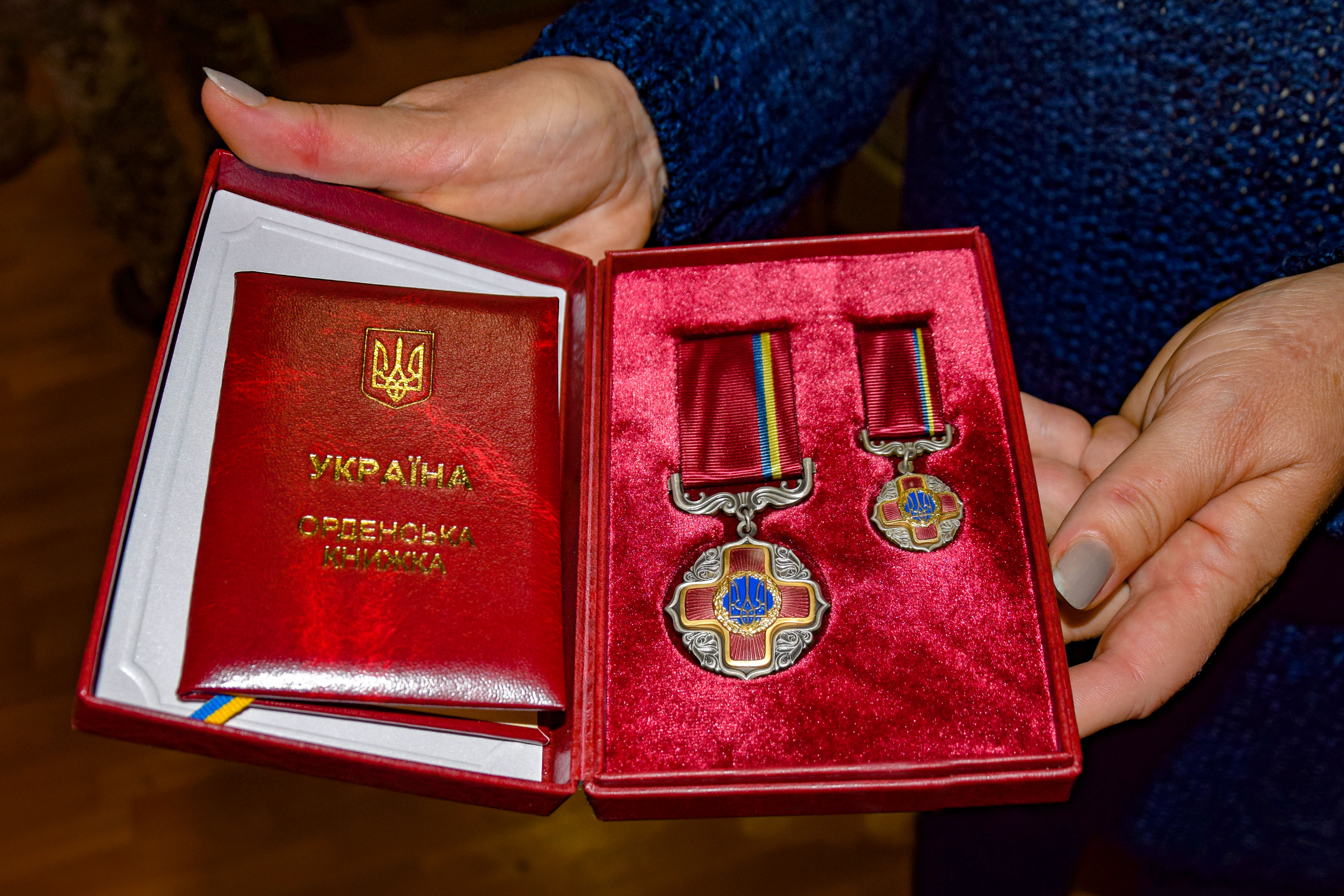 Помічник міністра оборони України вручив орден дружині Віталія Нетребовського