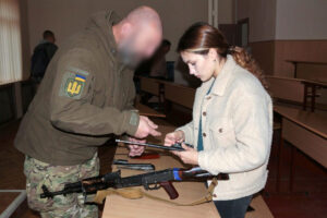 Військовослужбовці Полтавського обласного ТЦК та СП надають інструкторську допомогу навчальним закладам